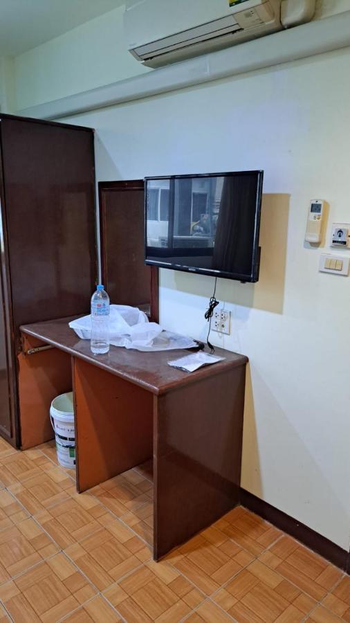Om Inn Бангкок Экстерьер фото